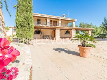 Casa amb balcó en venda a San Miguel de Salinas