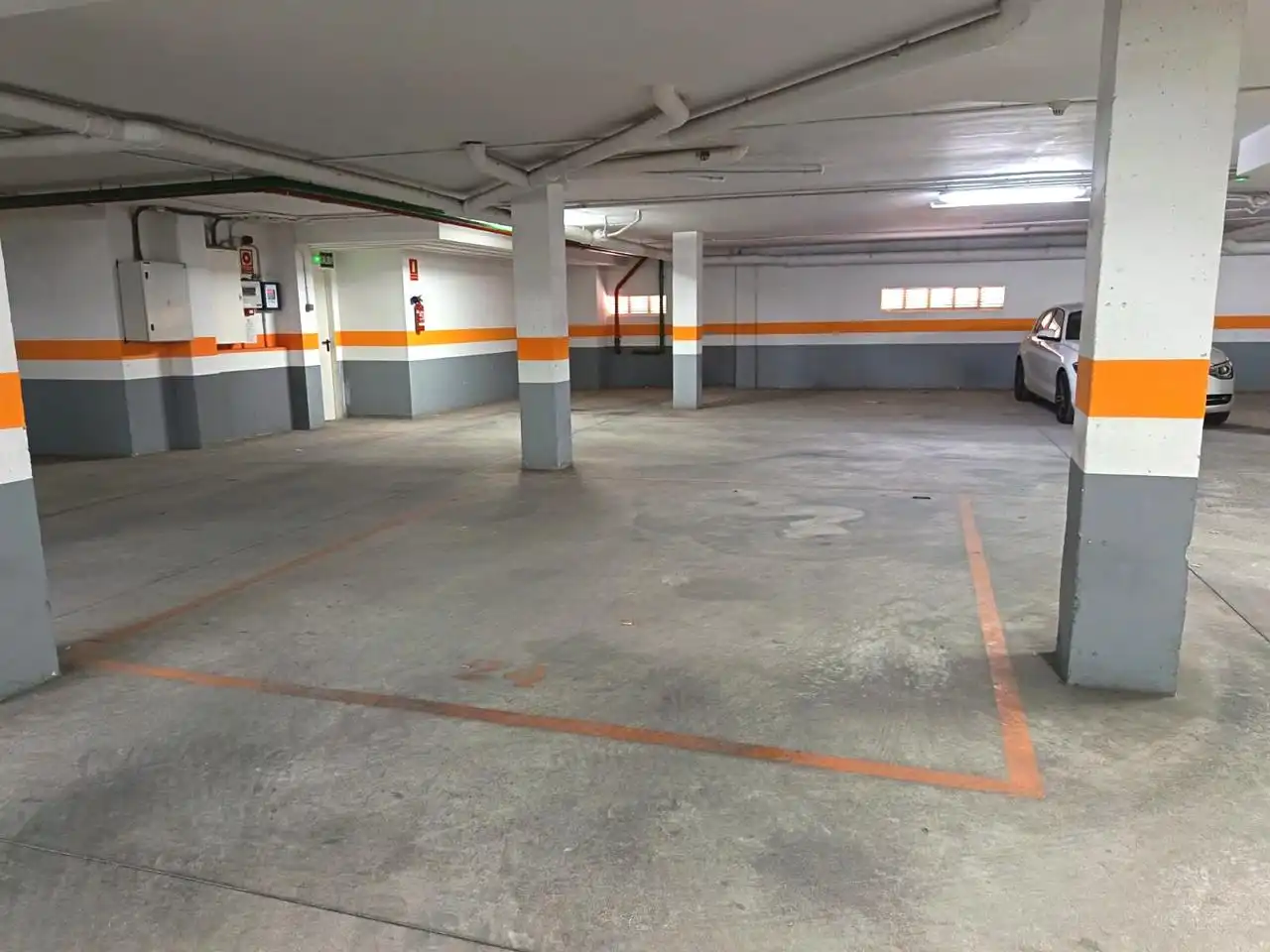 Parking of Ground floor for sale in Oliva  with Air Conditioner and Storage room