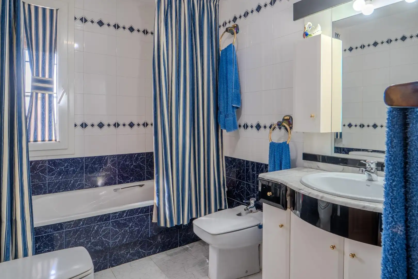 Bathroom of Detached homes for sale in Córdoba  with Private garden, Terrace and Storage room