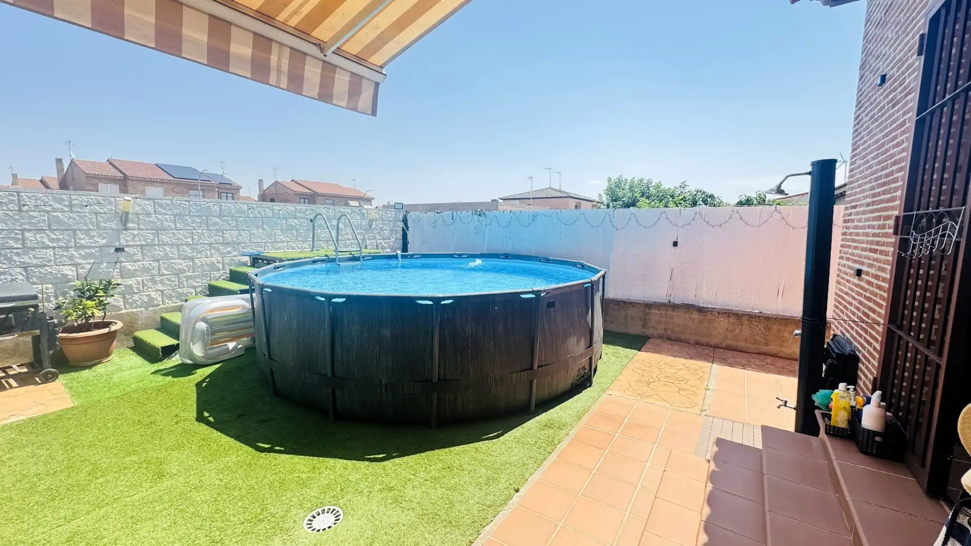 Piscina de Casa o xalet en venda en Cedillo del Condado amb Aire condicionat, Calefacció i Jardí privat