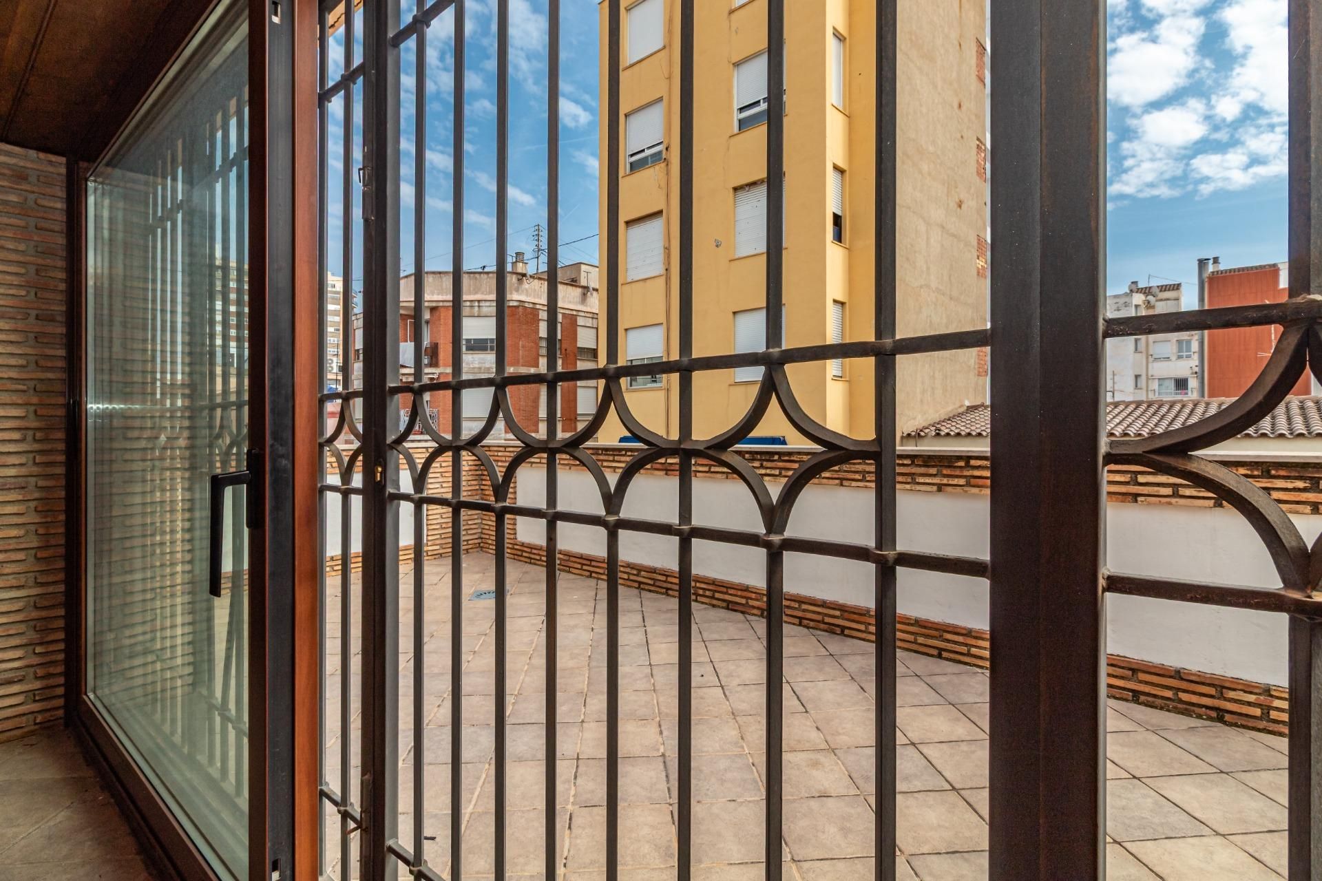 Terrassa de Casa o xalet en venda en Castellón de la Plana / Castelló de la Plana amb Calefacció, Parquet i Terrassa