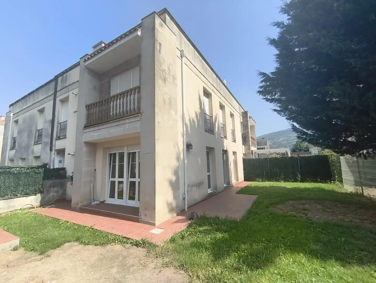 Vista exterior de Planta baja en venta en Castañeda con Calefacción, Jardín privado y Amueblado