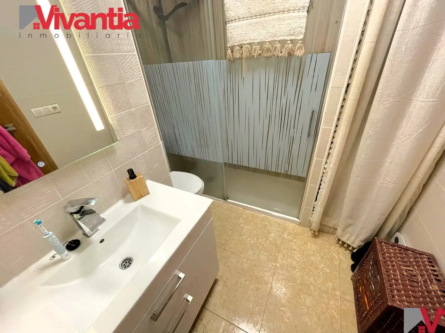 Badezimmer von Dachboden zum Verkauf in Lorca mit Klimaanlage, Terrasse und Abstellraum