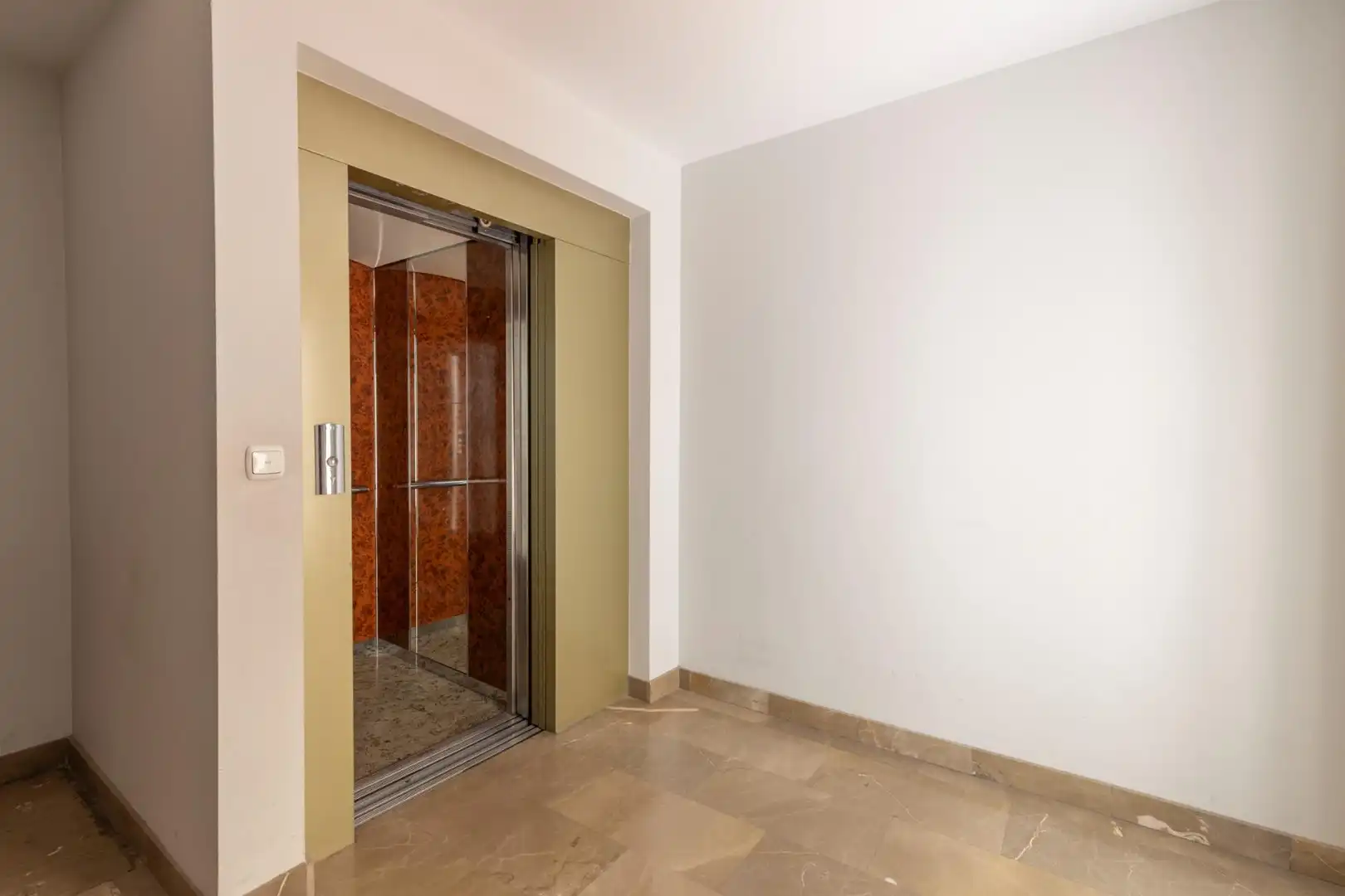 Flat for sale in Granada  with Air Conditioner and Heating