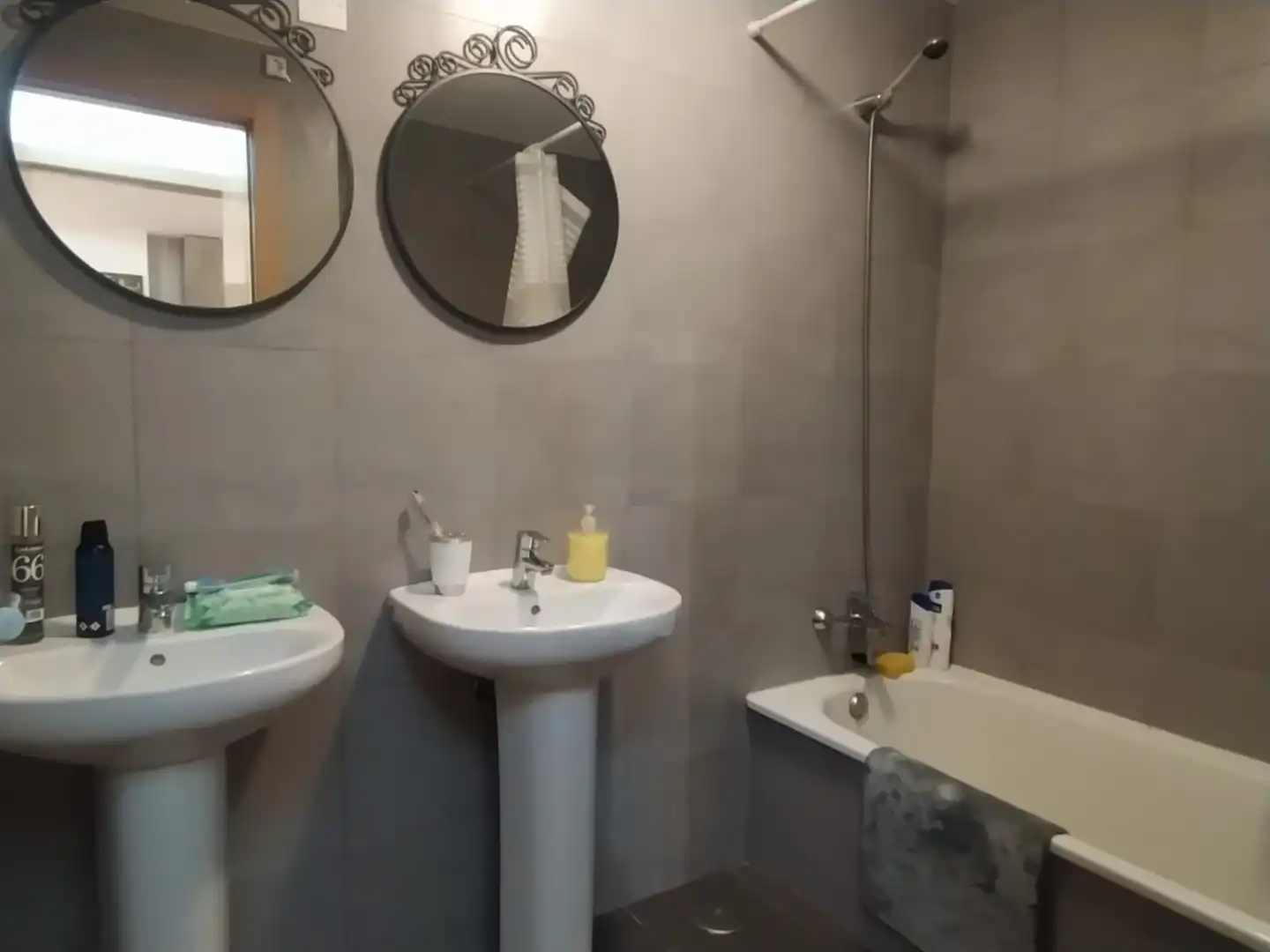 Baño de Apartamento en venta en Cariño con Calefacción, Parquet y Amueblado
