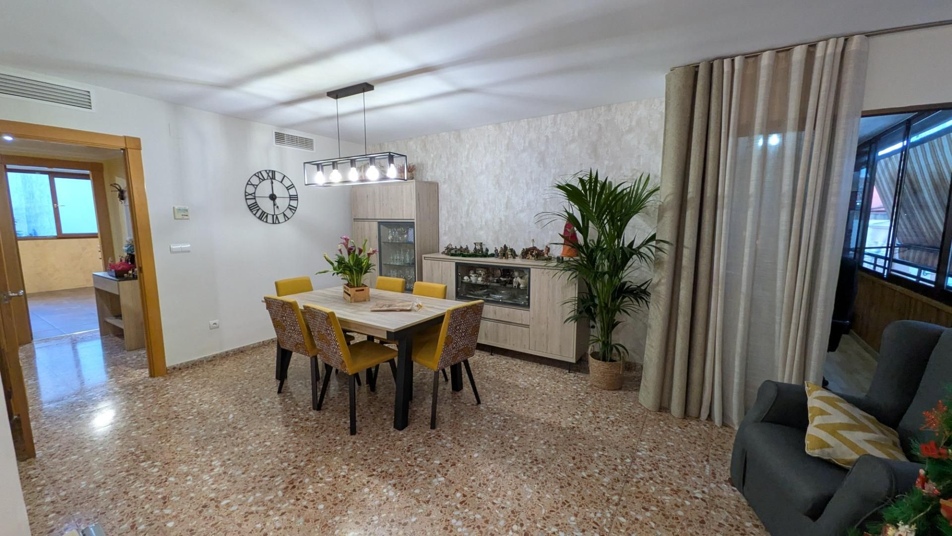 Menjador de Pis en venda en Alicante / Alacant amb Aire condicionat, Calefacció i Terrassa