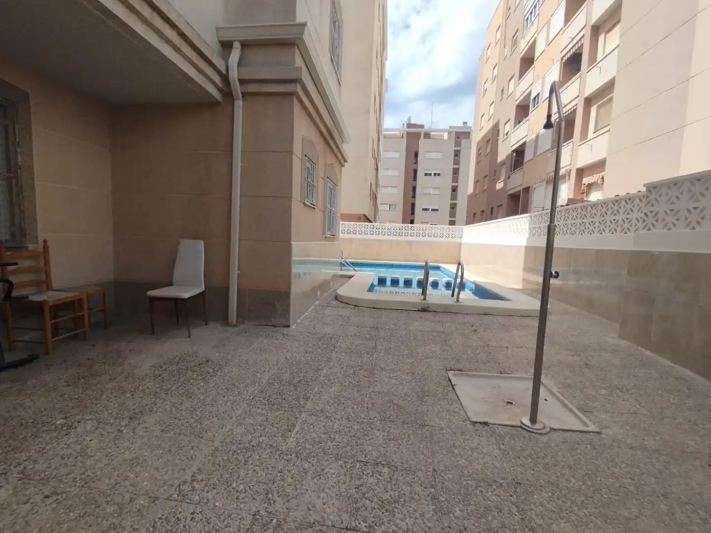 Piscina de Apartamento en venta en Torrevieja con Terraza, Amueblado y Balcón