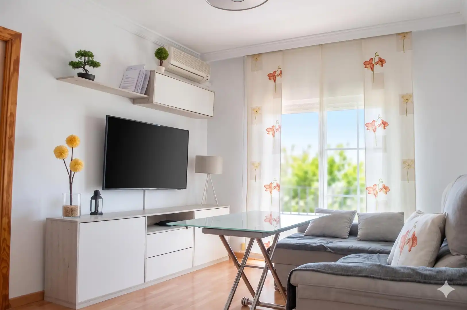 Sala de estar de Piso en venta en Sierra de Fuentes con Balcón
