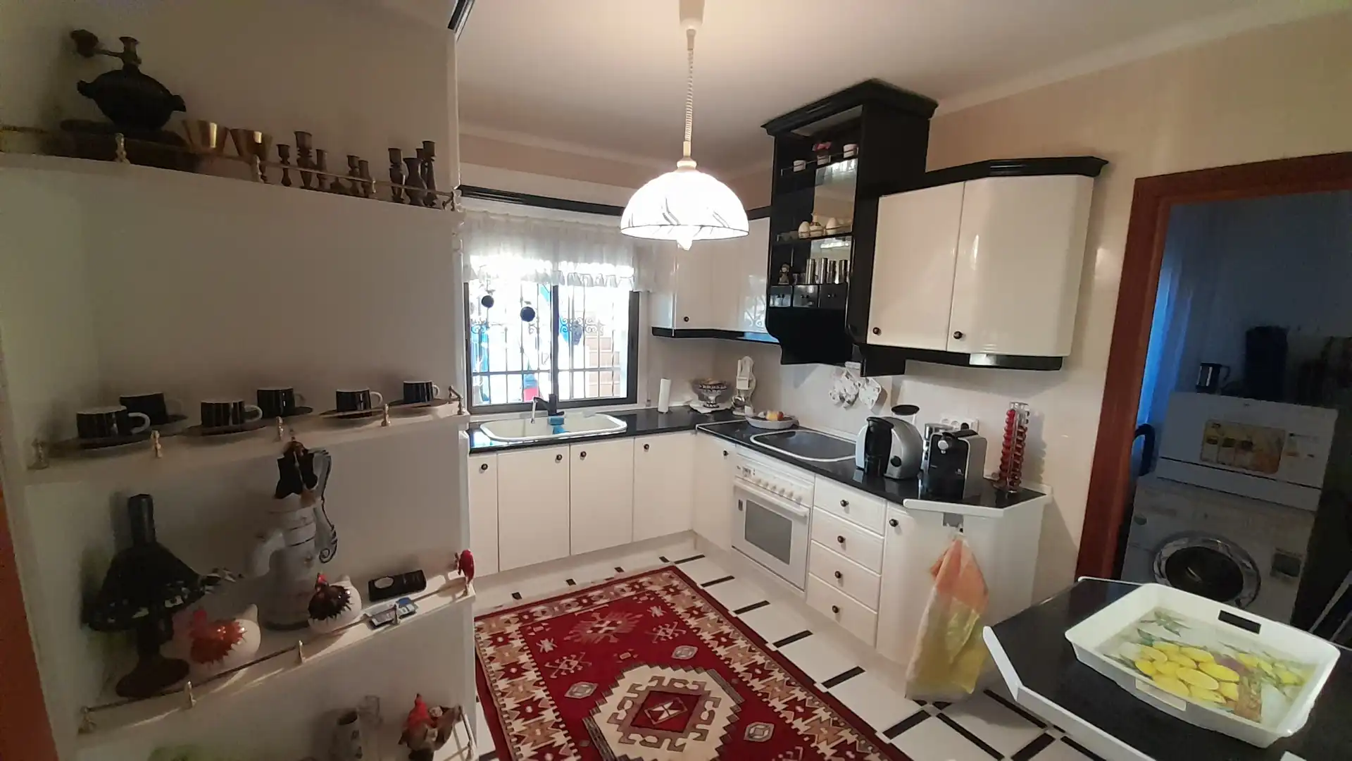 Cuina de Casa o xalet en venda en Vélez-Málaga amb Aire condicionat, Calefacció i Jardí privat