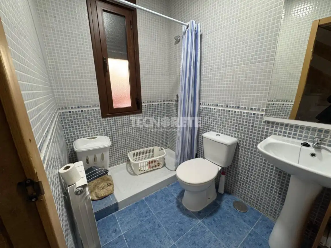 Baño de Casa o chalet en venta en Cebolla con Aire acondicionado, Calefacción y Jardín privado