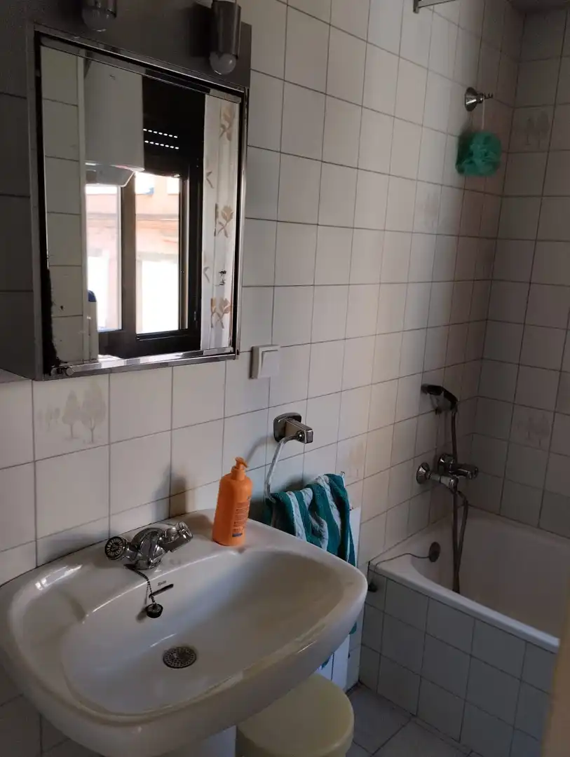 Bany de Pis en venda en Manresa amb Calefacció i Moblat