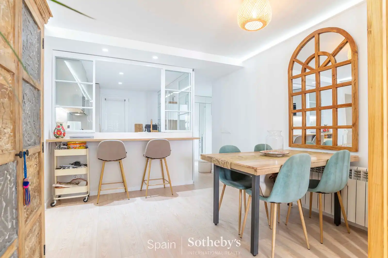 Menjador de Apartament en venda en Madrid amb Aire condicionat, Calefacció i Terrassa