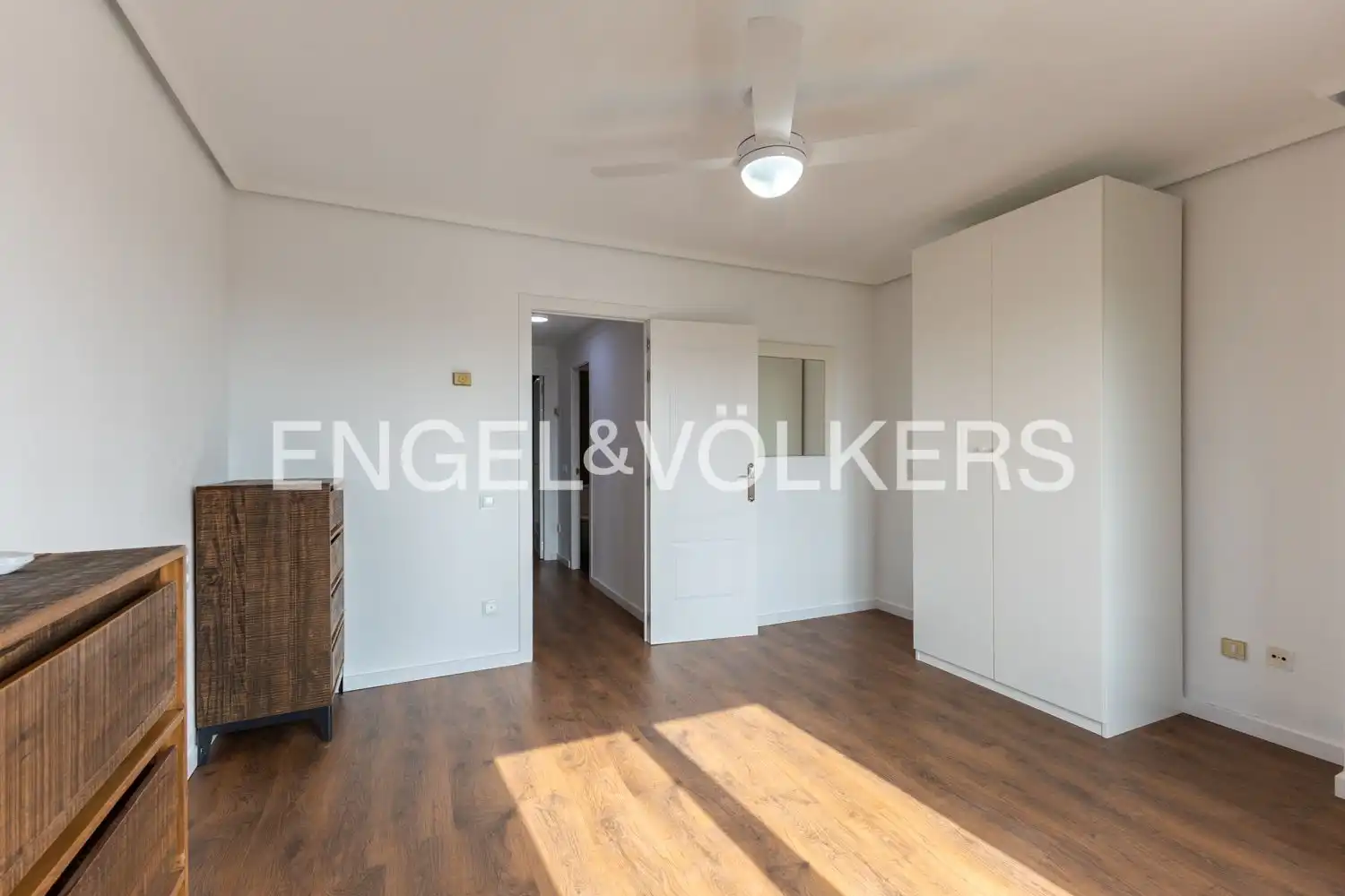 Schlafzimmer von Wohnung zur Miete in Valencia mit Klimaanlage, Heizung und Parkett