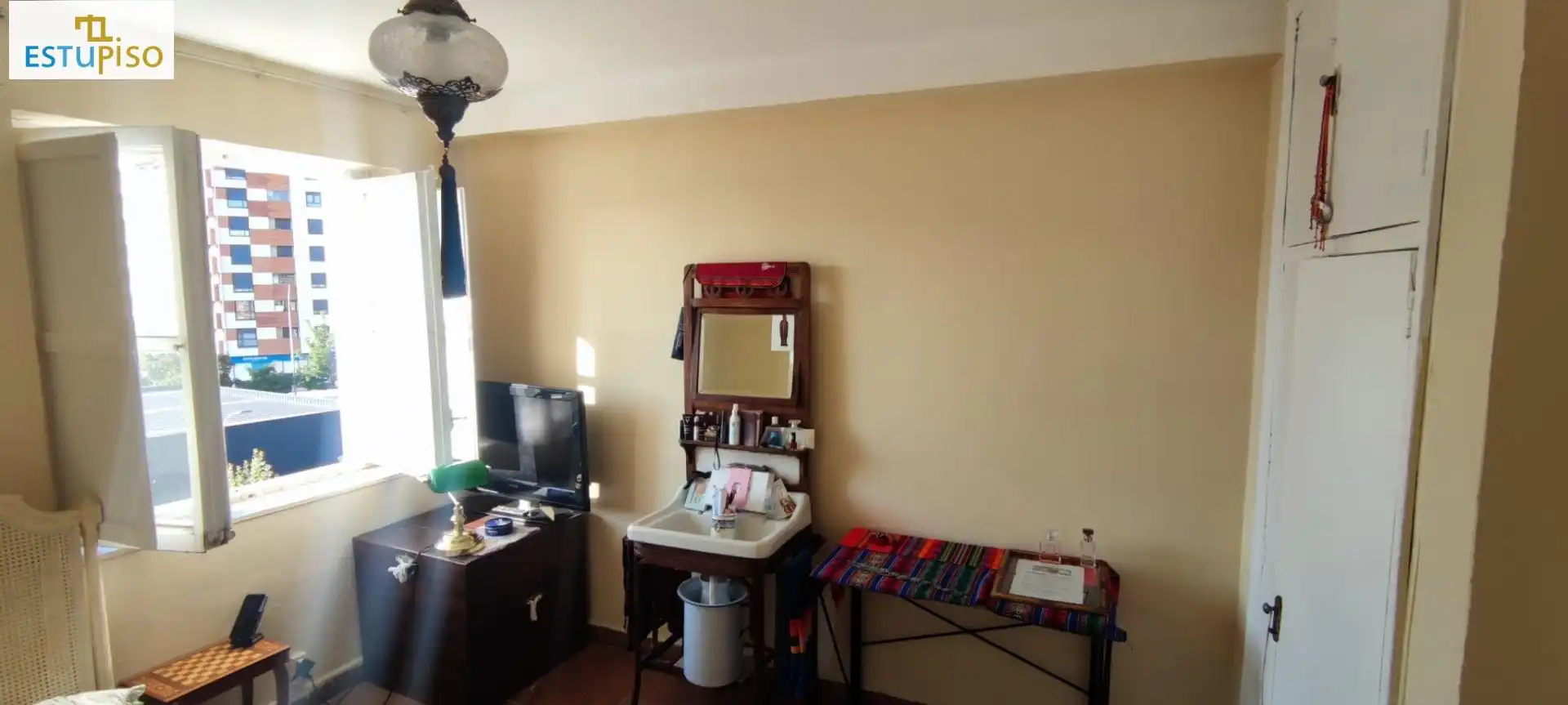 Sala d'estar de Pis en venda en León Capital  amb Calefacció, Terrassa i Balcó