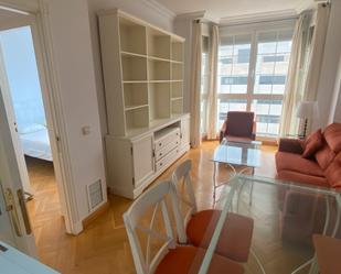 Sala d'estar de Apartament en venda en  Madrid Capital amb Aire condicionat