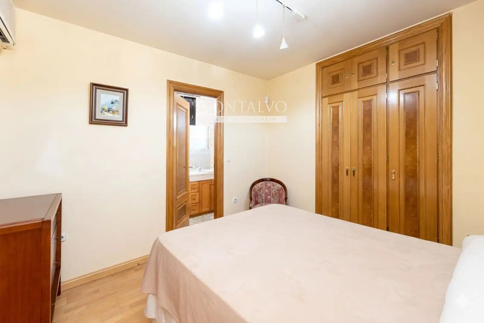 Habitación de Ático en venta en Granada con Aire acondicionado y Terraza