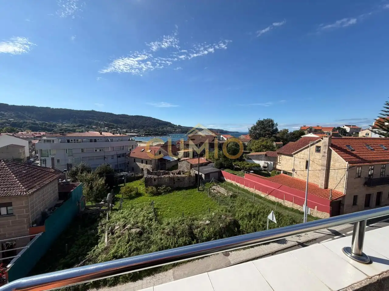 Vista exterior de Apartament en venda en Cangas  amb Calefacció, Parquet i Terrassa