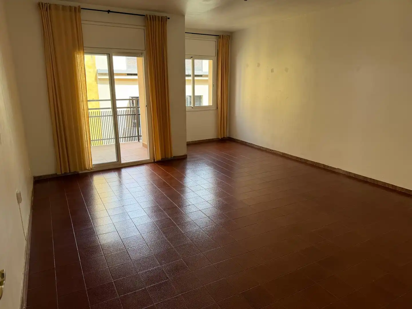 Sala de estar de Piso en venta en Santa Coloma de Gramenet con Parquet y Balcón