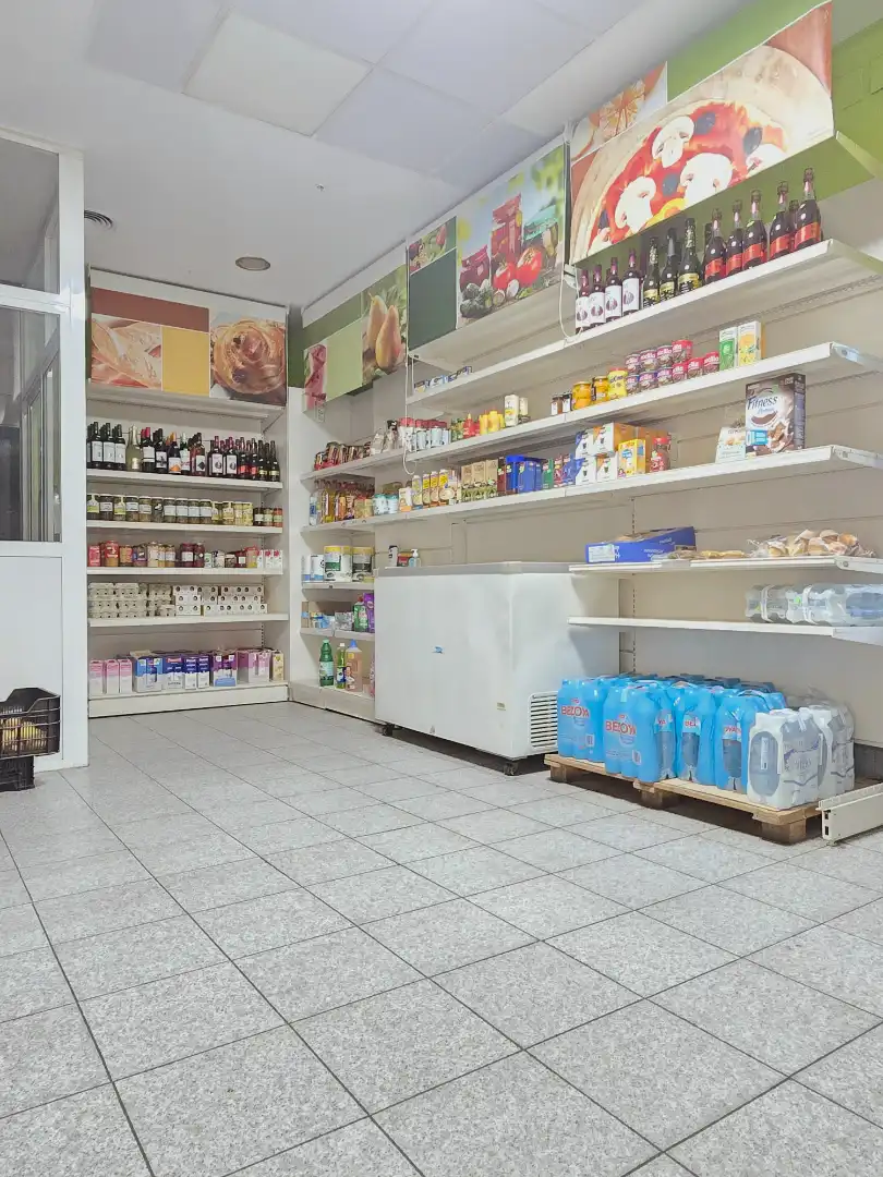Local comercial en traspàs a Calle de Silveria Fañanás 23, imagen 12