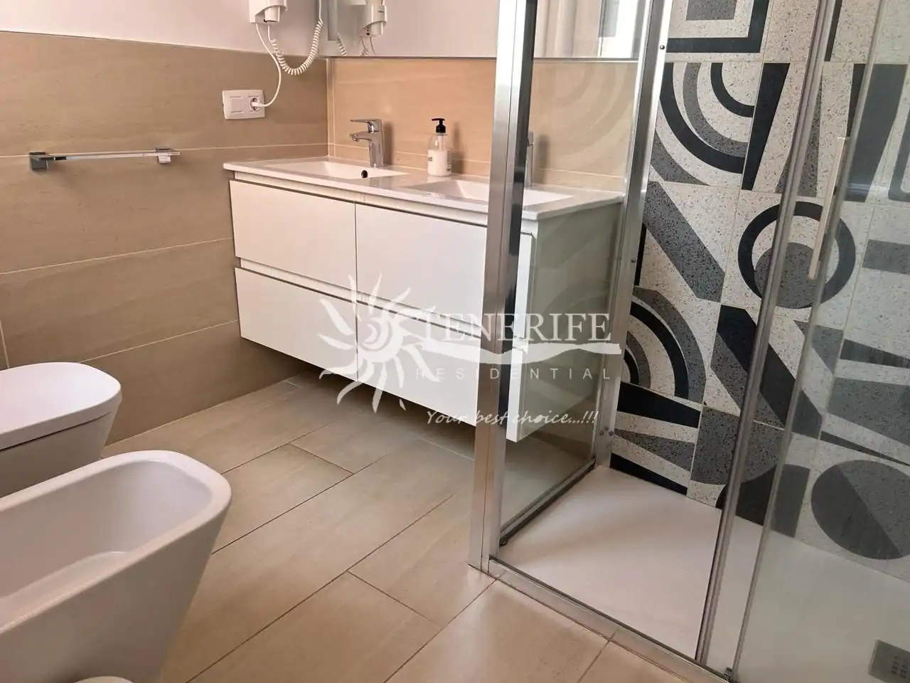 Bany de Casa o xalet en venda en Adeje amb Aire condicionat, Terrassa i Moblat