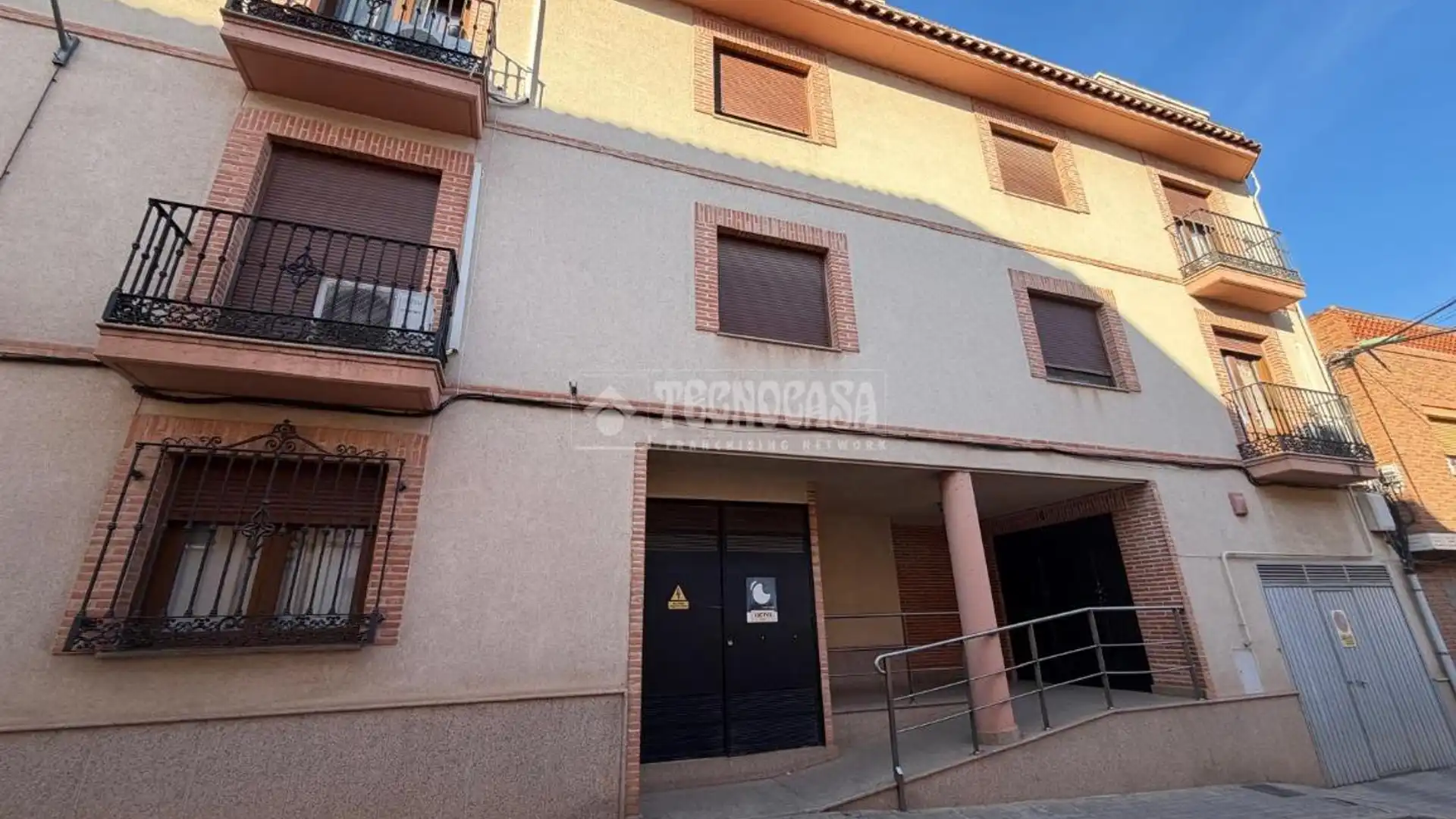 Exterior view of Flat for sale in Bolaños de Calatrava  with Air Conditioner, Heating and Terrace