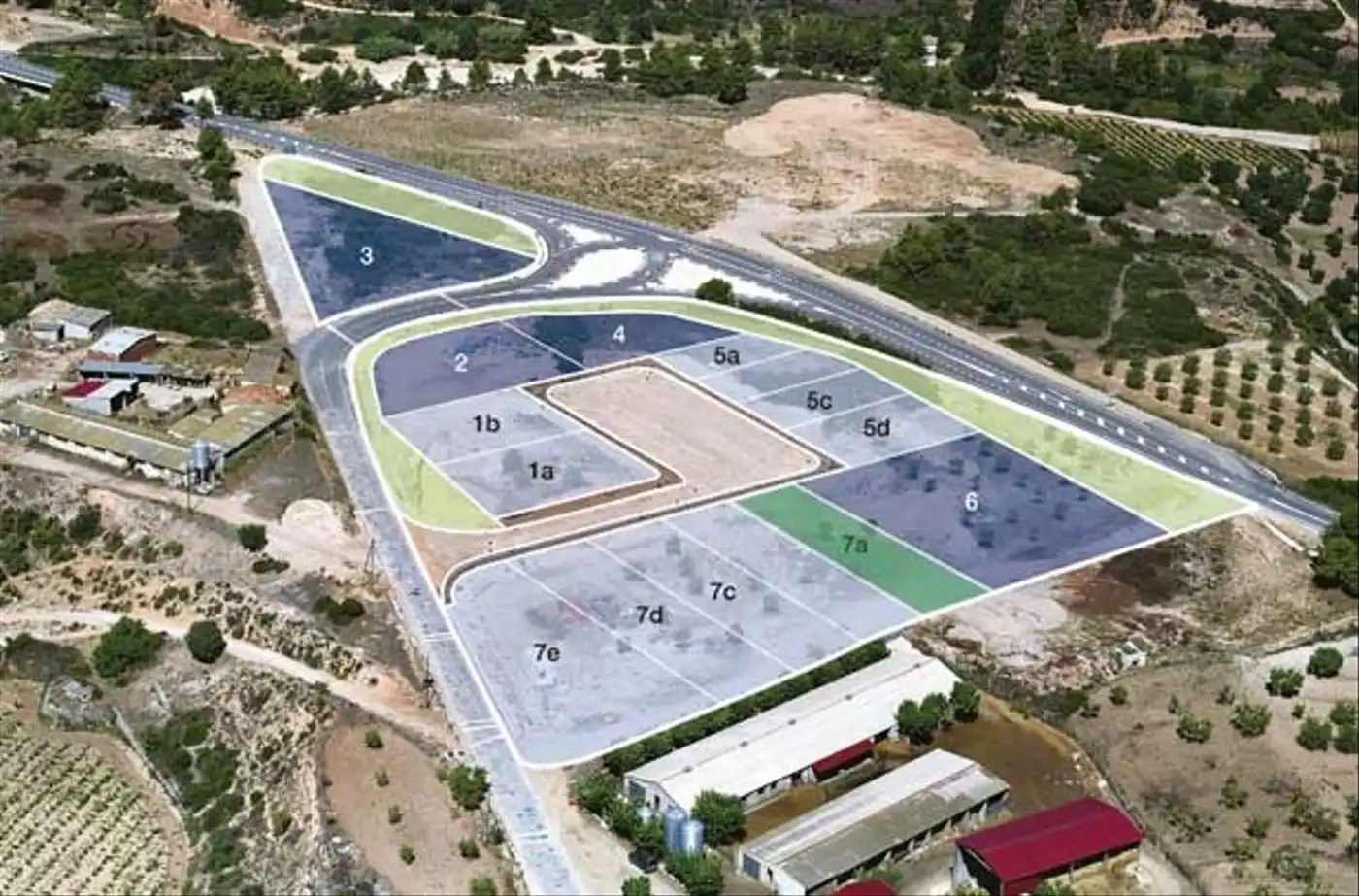 Terreny industrial en venda a Carrer Tres Creus