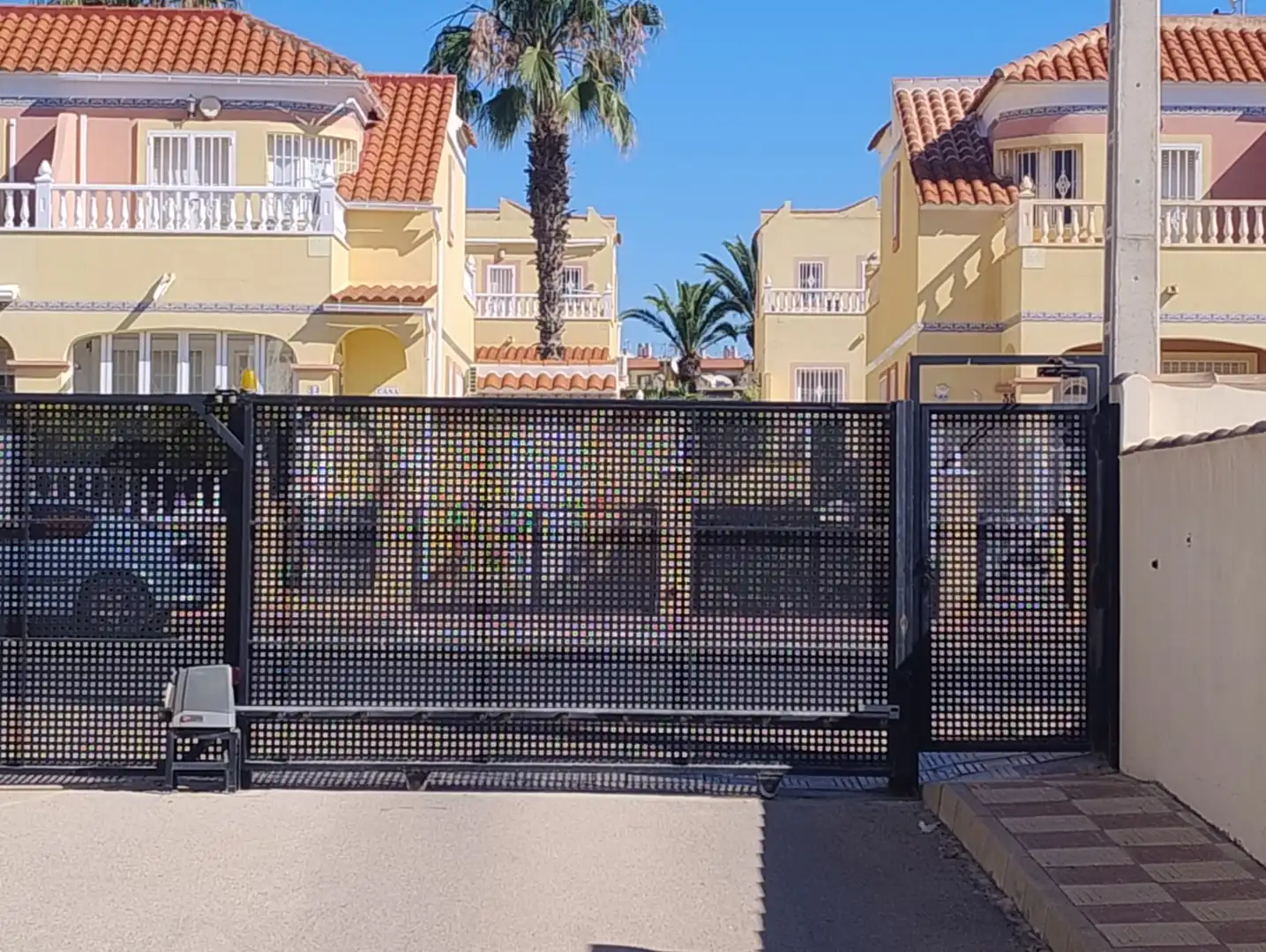 Vista exterior de Casa o xalet en venda en Orihuela amb Piscina