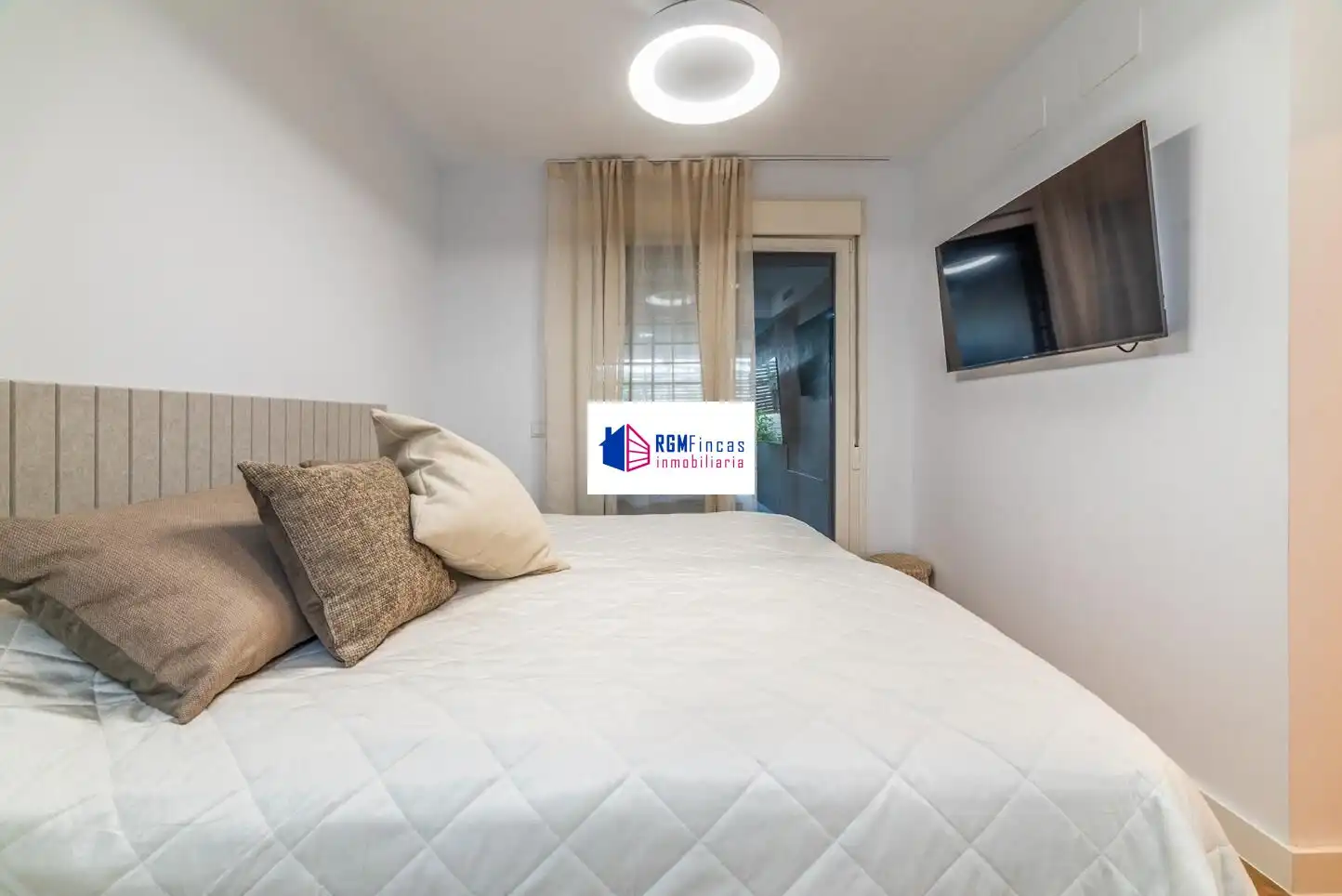 Habitación de Piso en venta en Sevilla con Aire acondicionado, Calefacción y Jardín privado