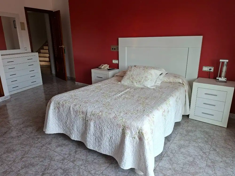 Schlafzimmer von Gebäude zur Miete in Cambados mit Alarm