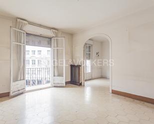 Exterior view of Apartment for sale in  Barcelona Capital  with Terrace and Balcony