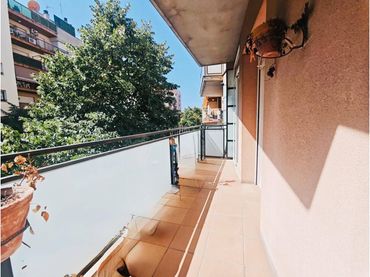 Appartamento con balcone in vendita a Paseo Países Catalanes 124