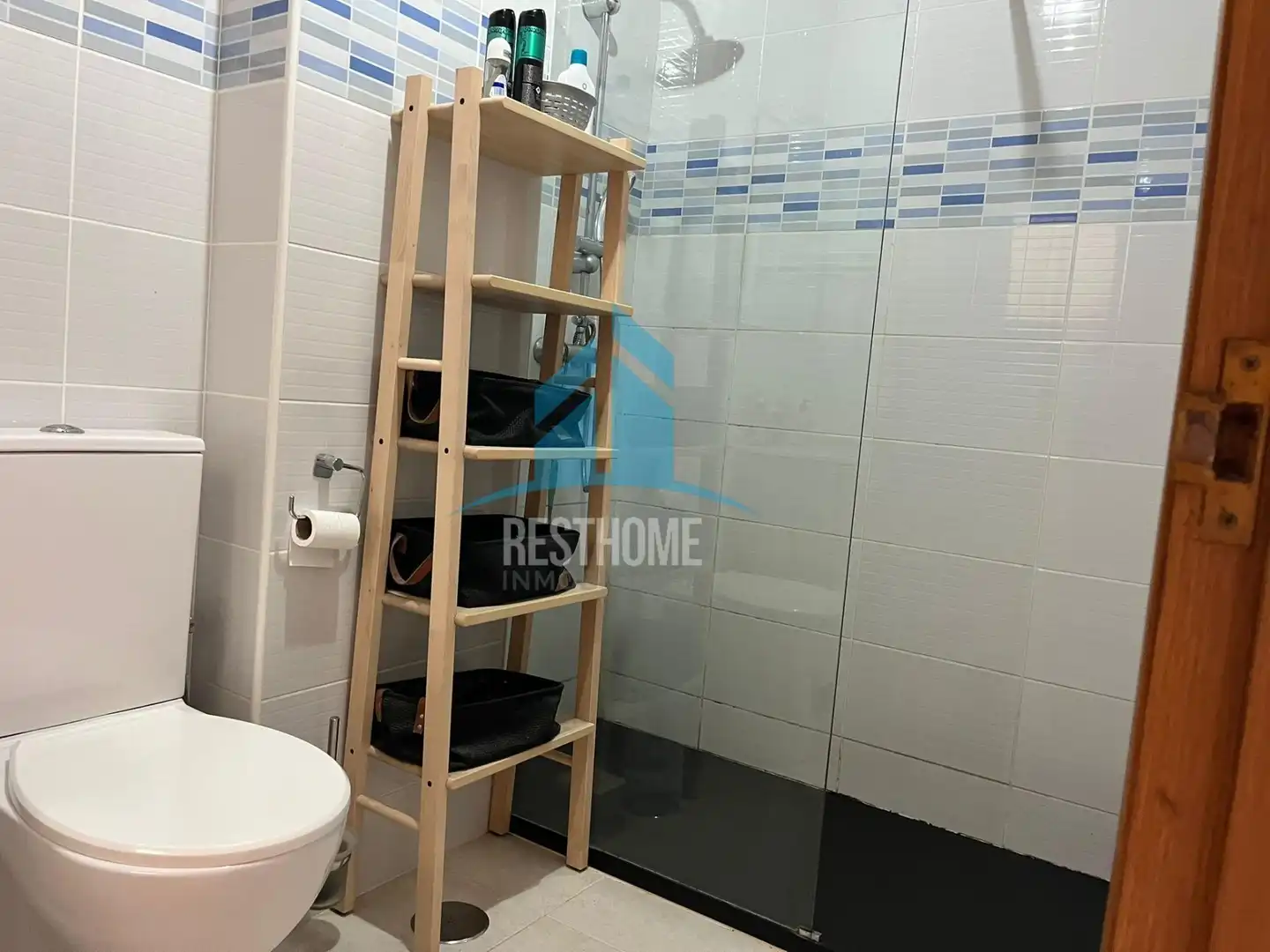 Bany de Apartament en venda en Torrevieja amb Aire condicionat, Jardí privat i Terrassa