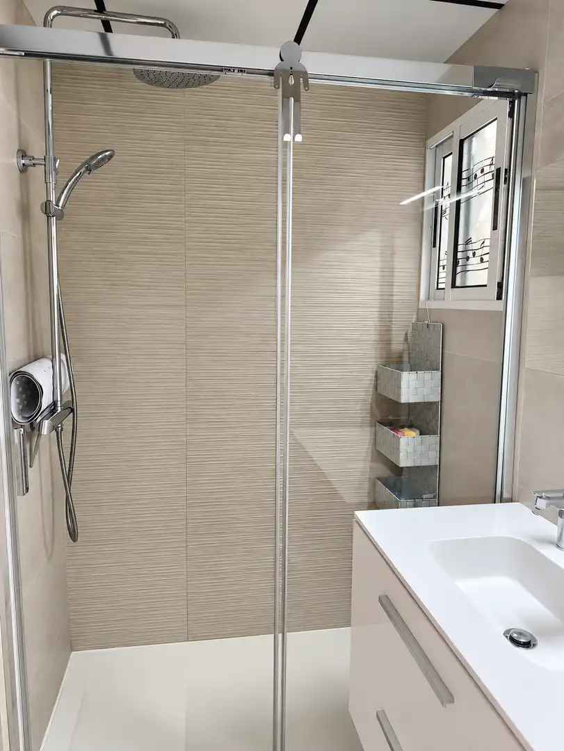 Bany de Apartament en venda en Benidorm amb Aire condicionat, Terrassa i Moblat