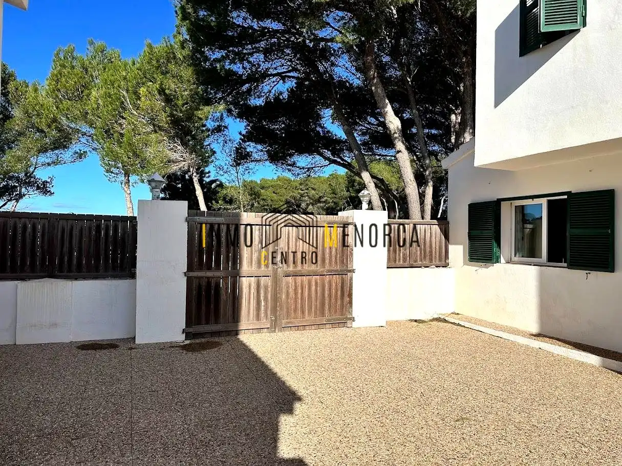 Vista exterior de Casa o xalet en venda en Es Mercadal amb Aire condicionat, Jardí privat i Terrassa