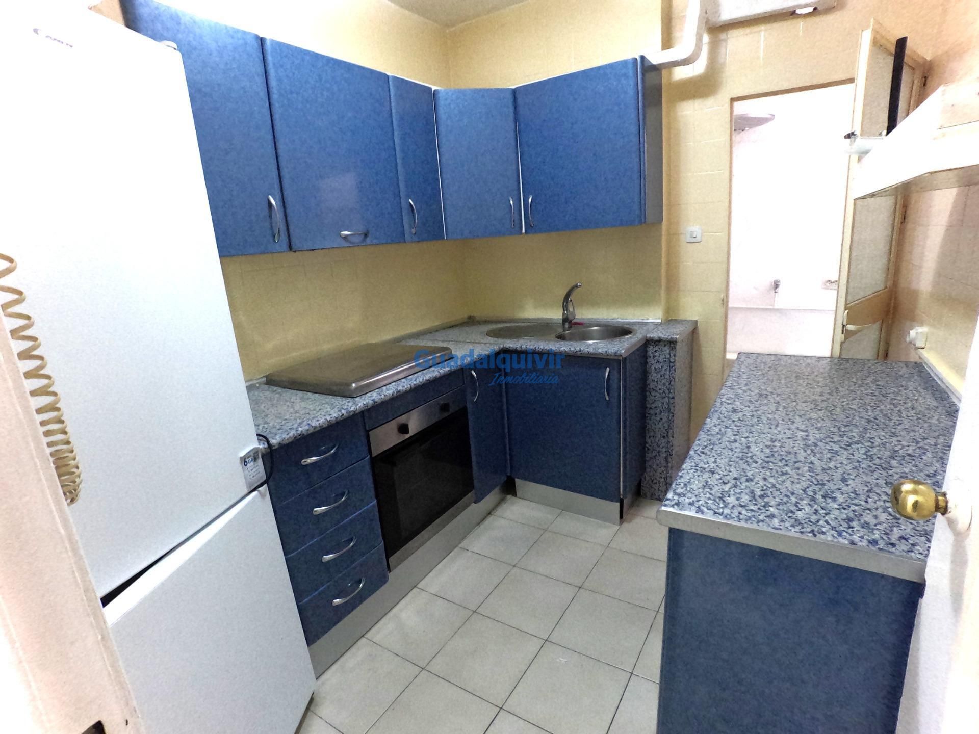Kitchen of Flat for rent in  Sevilla Capital  with Air Conditioner and Terrace