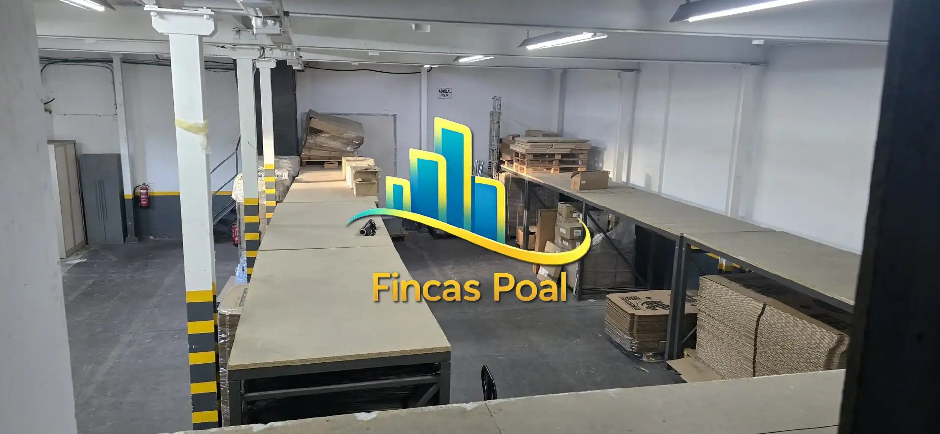 Piscina de Nave industrial en venta en Rubí
