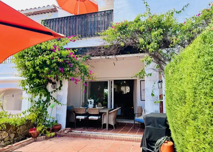Terrassa de Casa adosada en venda en Estepona amb Aire condicionat, Calefacció i Jardí privat