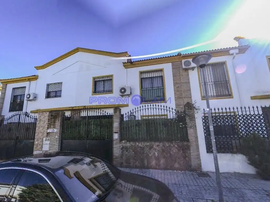 Vista exterior de Casa o chalet en venta en Sevilla