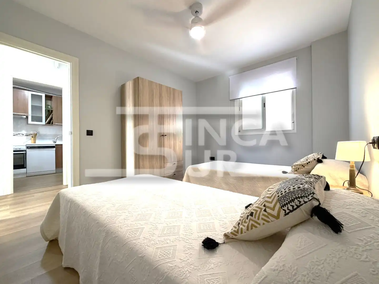 Habitación de Apartamento en venta en Roquetas de Mar con Amueblado, Horno y Lavadora