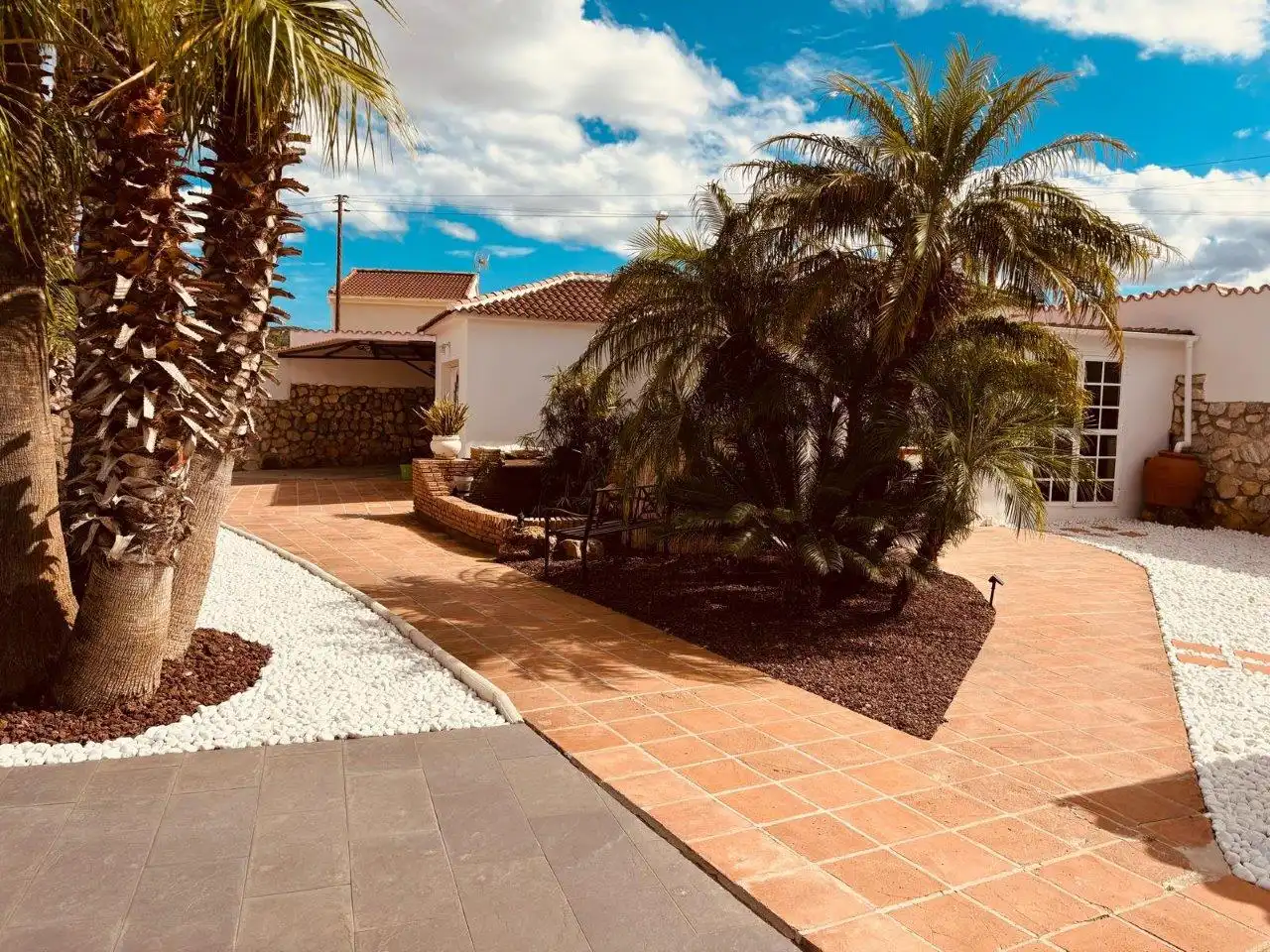 Vista exterior de Casa o chalet en venta en Alhaurín de la Torre con Aire acondicionado, Calefacción y Jardín privado