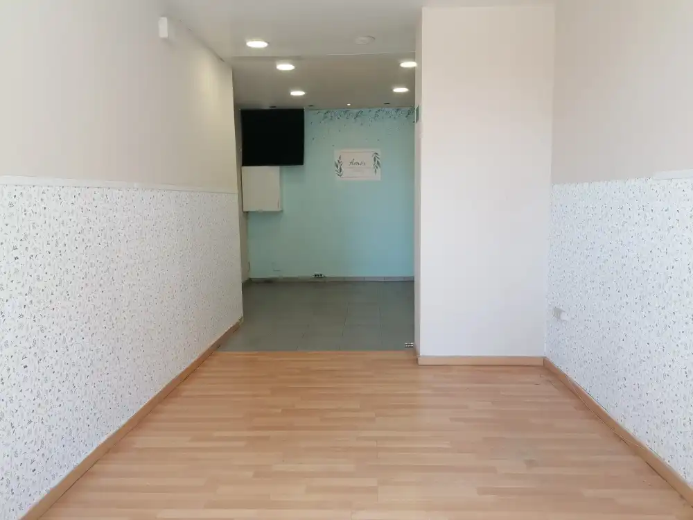 Business premises to rent in Passeig dels Almogàvers 35