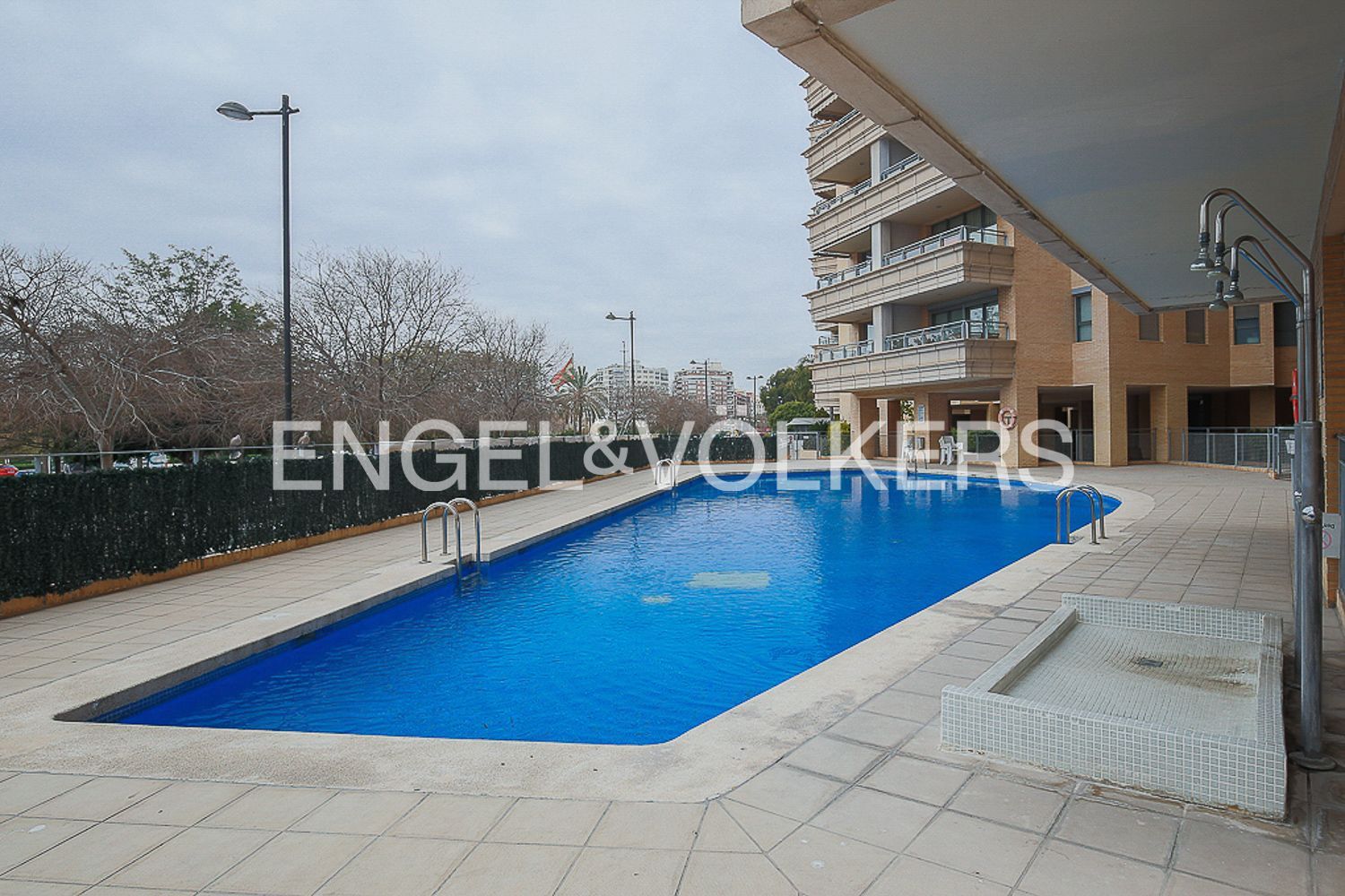 Schwimmbecken von Wohnung zur Miete in  Valencia Capital mit Klimaanlage, Heizung und Privatgarten