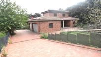 Vista exterior de Casa o xalet en venda en Bescanó amb Aire condicionat, Terrassa i Piscina