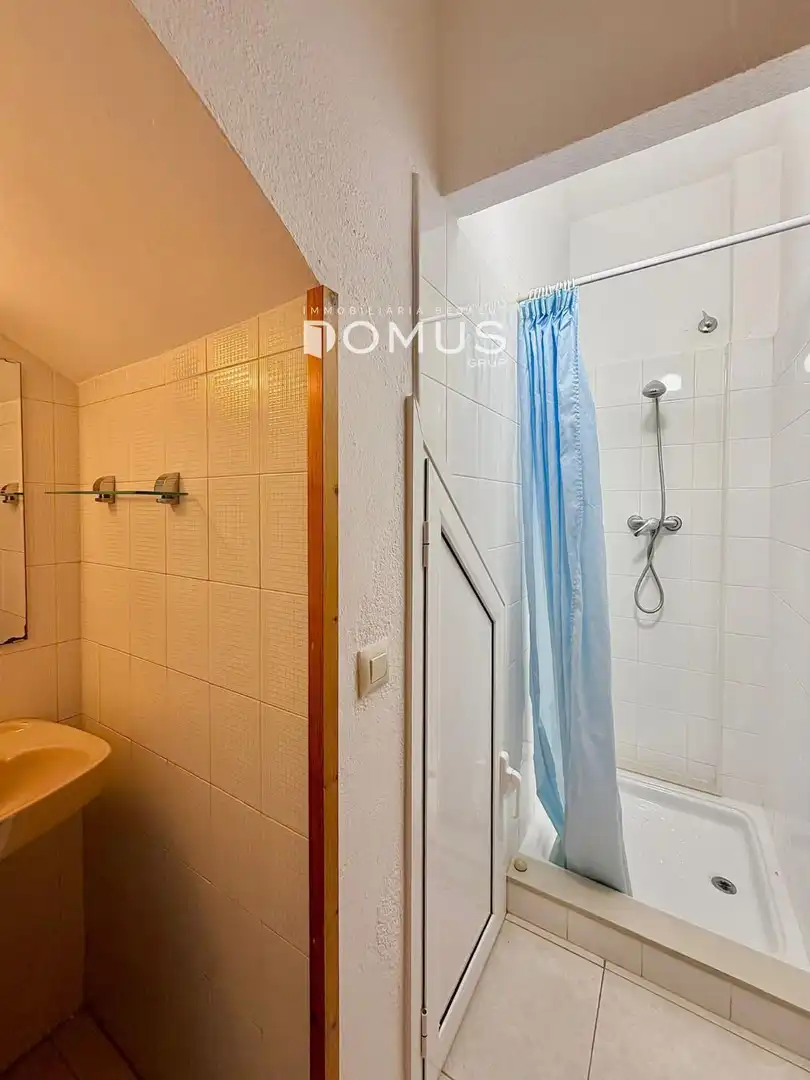Bathroom of Flat for rent in L'Escala  with Air Conditioner, Heating and Furnished