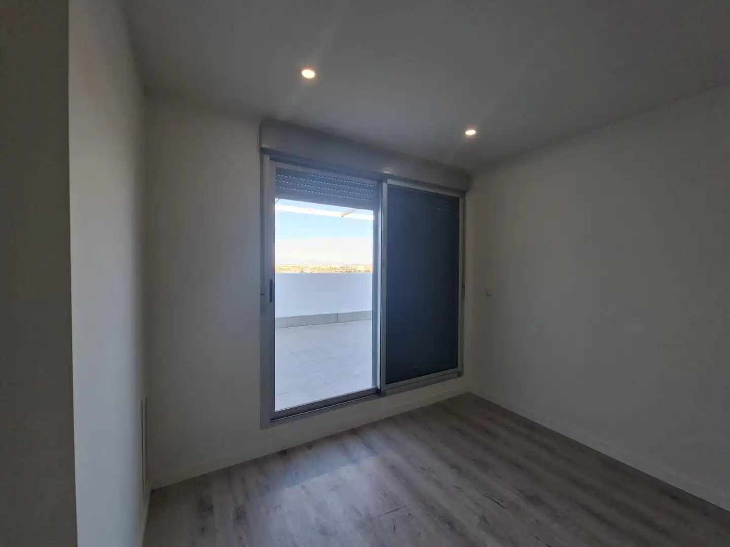 Habitación de Ático de alquiler en Aldaia con Aire acondicionado, Parquet y Terraza