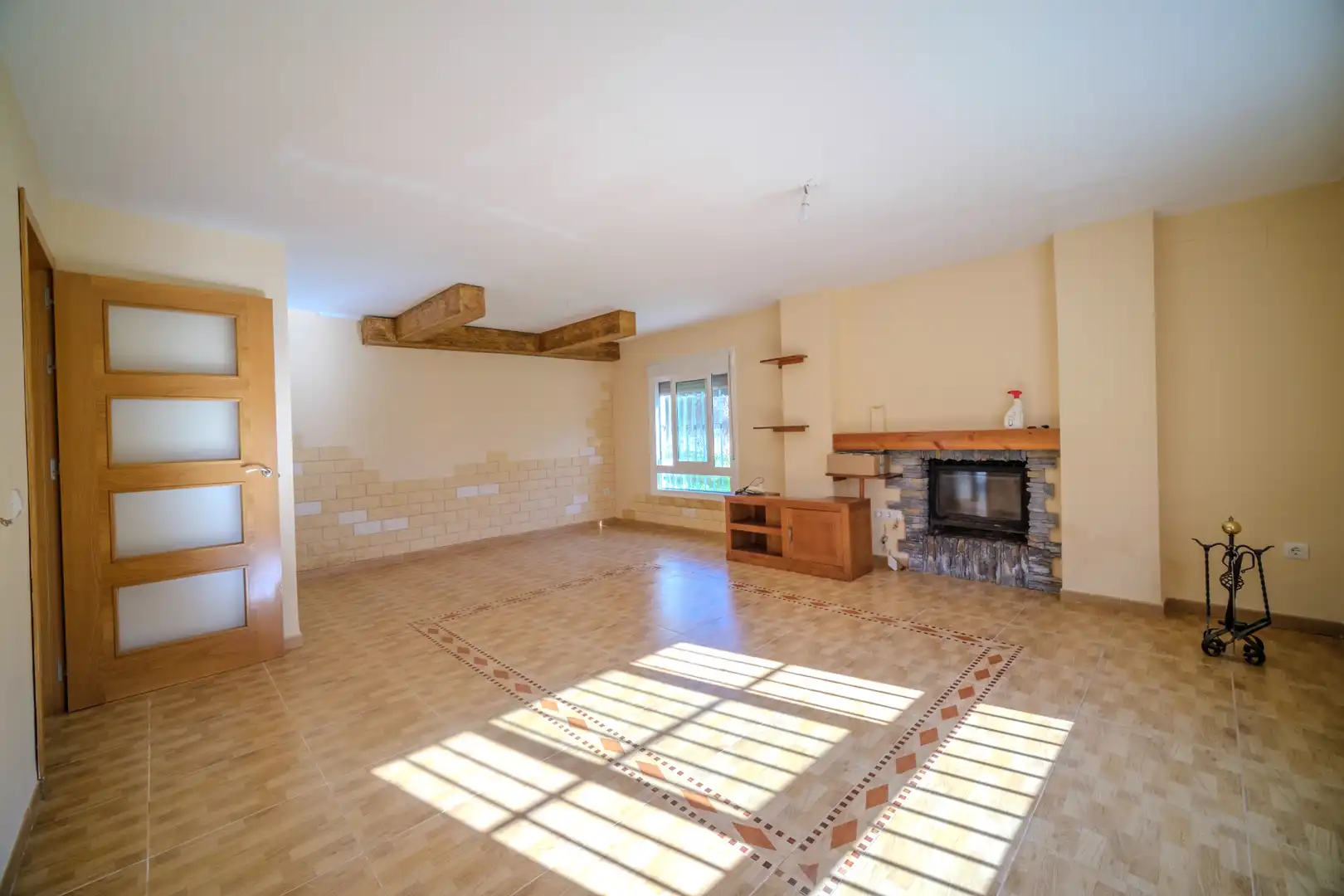 Sala d'estar de Casa o xalet en venda en Montequinto amb Jardí privat, Terrassa i Moblat