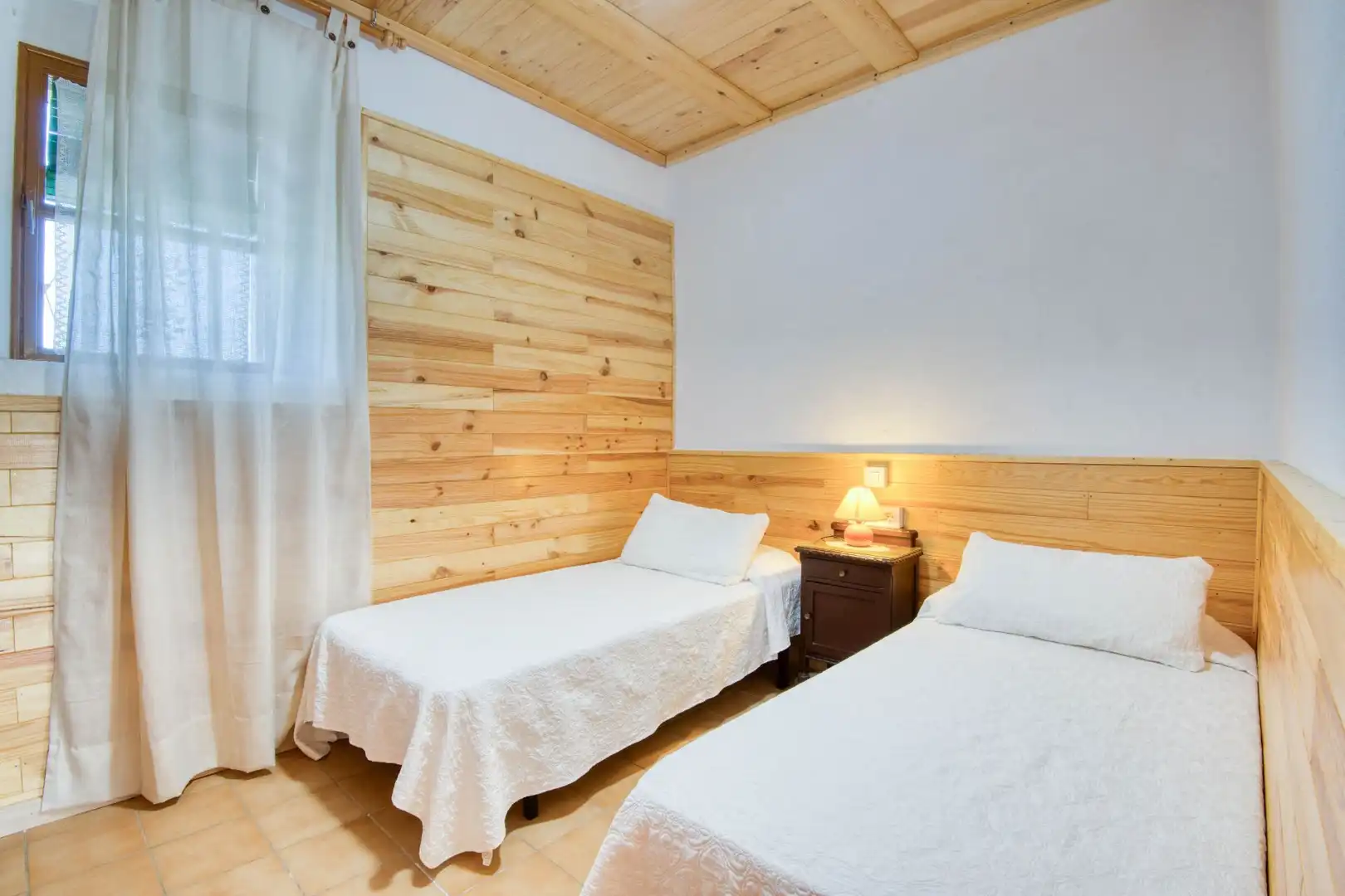 Schlafzimmer von Country house zum Verkauf in Albons mit Privatgarten, Terrasse und Schwimmbad