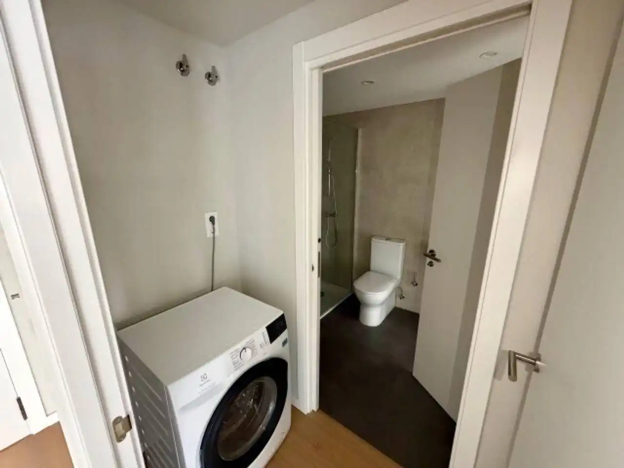 Bathroom of Flat for rent in Terrassa  with Air Conditioner, Heating and Parquet flooring