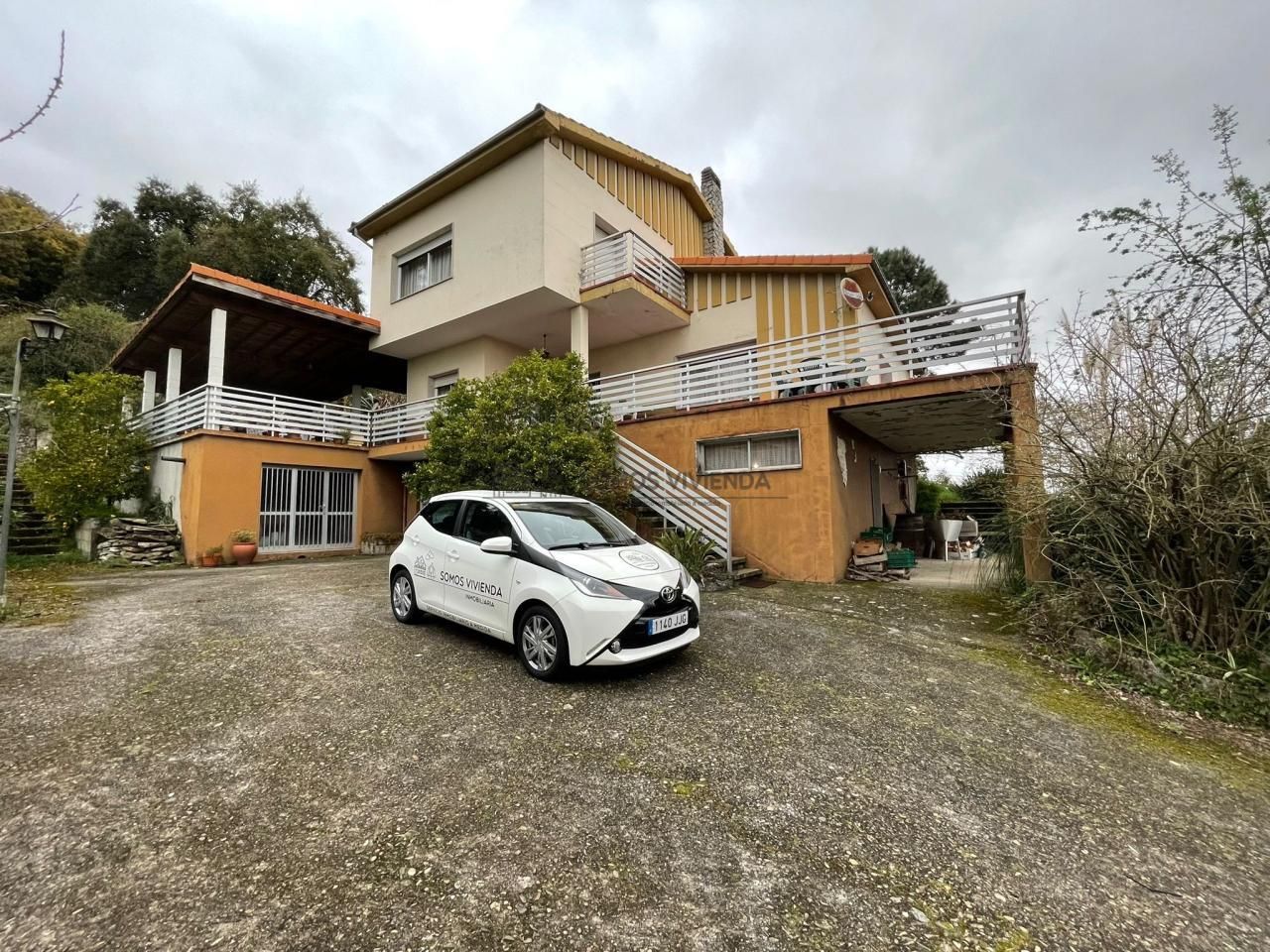 Vista exterior de Casa o xalet en venda en Ourense Capital  amb Calefacció, Jardí privat i Terrassa