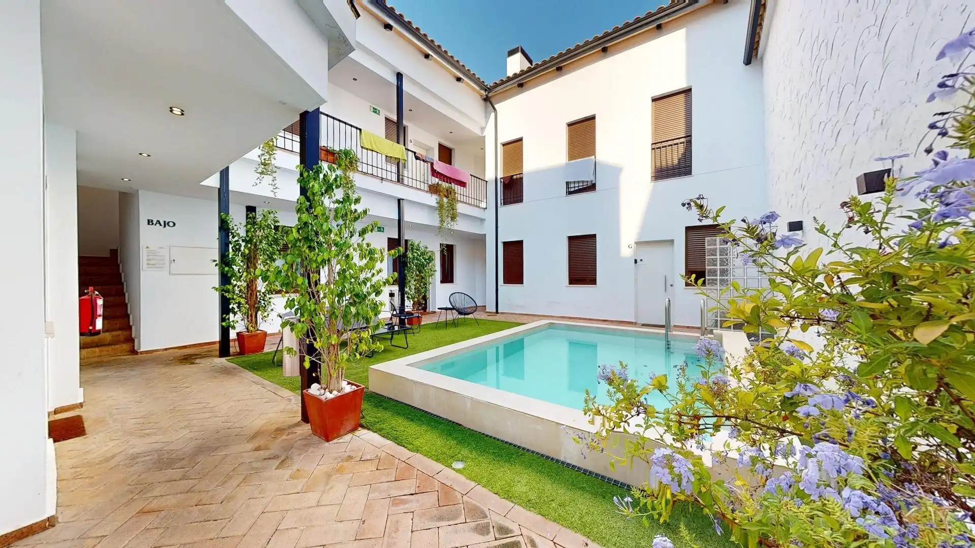 Swimming pool of Flat for sale in Córdoba  with Air Conditioner, Heating and Furnished